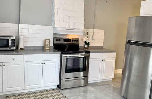 Niagara Falls House | Texas Hold-em Duplex- 3BR Free Parking
