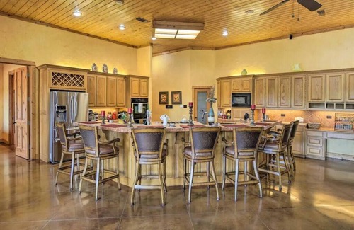 Dallas Other | Texas Ranch House with 5 bedrooms & Fish Pond