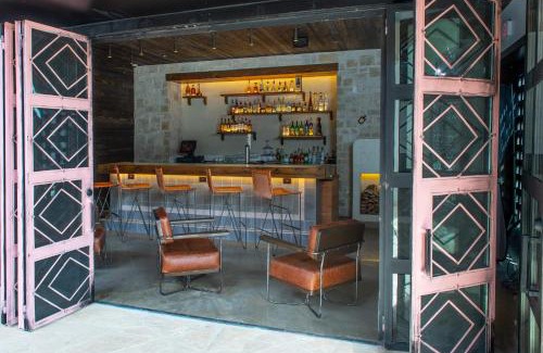 Las Colinas Hotel | Texican Court, by Valencia Hotel Collection
