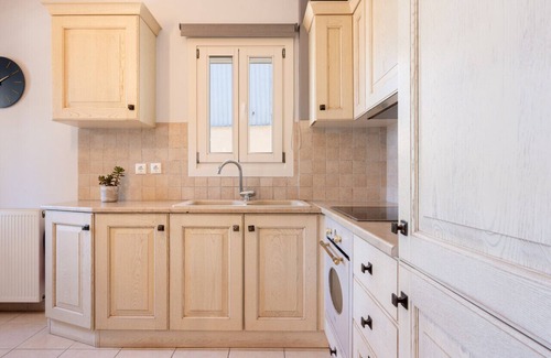 Frourion House | THALASSA. Unique location, one min from the beach!