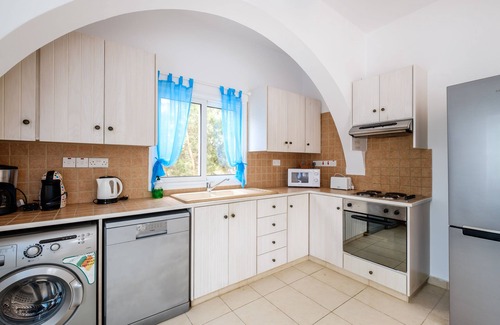 Ayia Thekla Hotel | Thalassines Beach Villas
