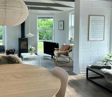 Øer Strand House | Thatched Cottage Near Øer Beach And Ebeltoft