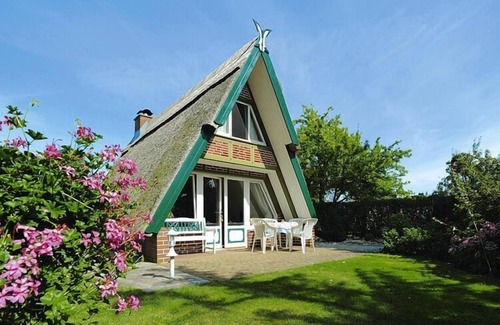 Freest House | Thatched holiday home in in Freest with fireplace stove