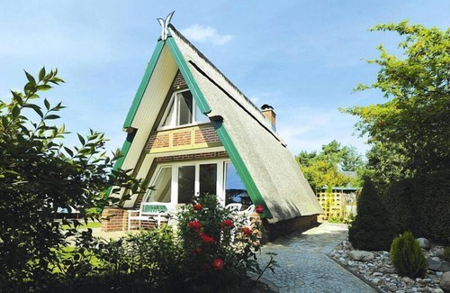 Freest House | Thatched holiday home in in Freest with fireplace stove