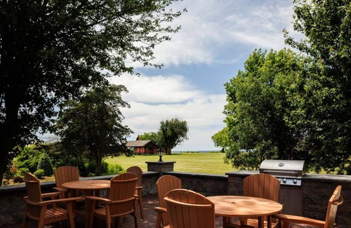 Sackets Harbor House | The 1833 Candlelight Guest House: A Historical Treasure.