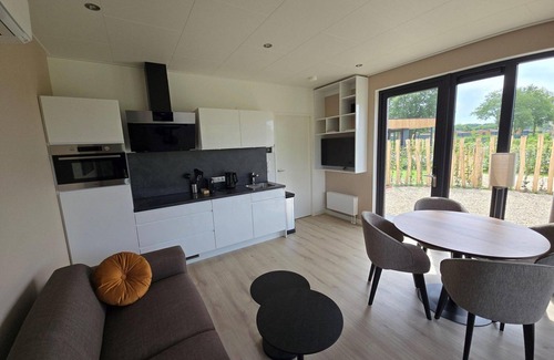 Kotten House | The 2-person version of the holiday villa Amalia 2 is equipped with a spacious sauna and a Hot tub. From the sauna, you have a view of the beautiful bocage landscape.