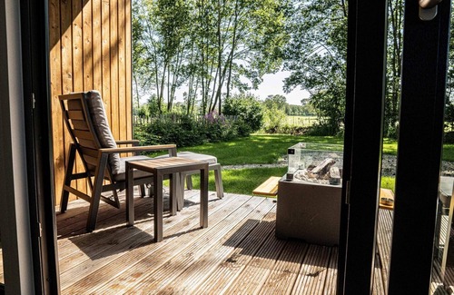 Kotten House | The 2-person version of the holiday villa Amalia 2 is equipped with a spacious sauna and a Hot tub. From the sauna, you have a view of the beautiful bocage landscape.