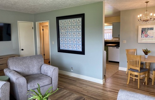 Southeast Salem House | The 3 Oaks @ 1133 17th SE Salem by Salemstays.com