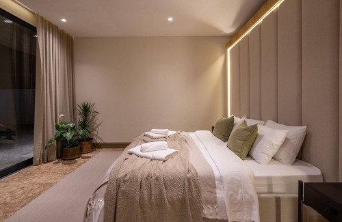 Yalikavak House | The 5-star residential retreat of 3 opulent villas / Private pools & Gardens