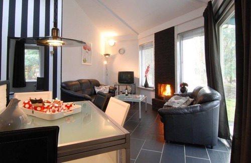 Municipality of Harderwijk House | The 6-people Basic Bungalows are detached, with a surface area of ± 70 m². These bungalows have not yet been completely renovated and therefore do not have a renovated kitchen and bathroom.