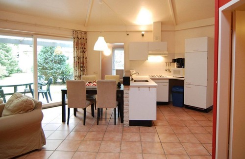 Municipality of Harderwijk House | The 6-people Basic Bungalows are detached, with a surface area of ± 70 m². These bungalows have not yet been completely renovated and therefore do not have a renovated kitchen and bathroom.