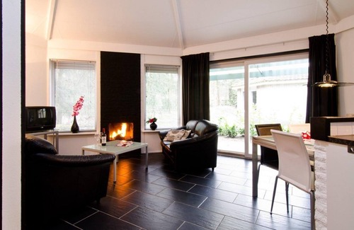 Municipality of Harderwijk House | The 6-people Basic Bungalows are detached, with a surface area of ± 70 m². These bungalows have not yet been completely renovated and therefore do not have a renovated kitchen and bathroom.