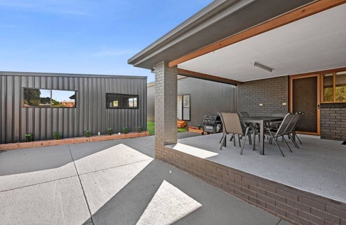 St Leonards House | The Absolute Beach Escape For 21