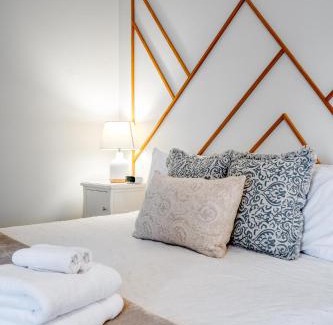 Leamington House | The Abundance Suite at Dream BNB Estate Inn