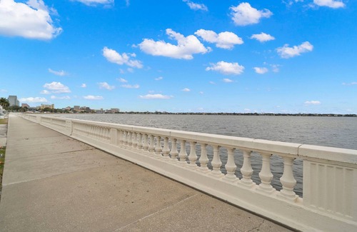 Hyde Park Apartment | The Adaline 2 Beautiful Hyde Park 1BR Suite