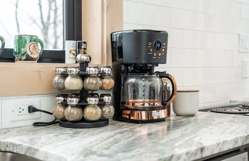 Hot Springs Cabin | The Aged Owl Treehouse, Hot Tub, Sleeps 8