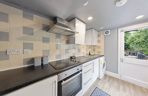 Gravesend Apartment | The Amazon 1-bedroom apartment in Town