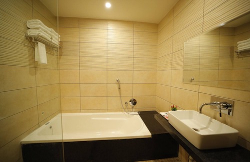 Amer Fort Road Hotel | The Amer Valley