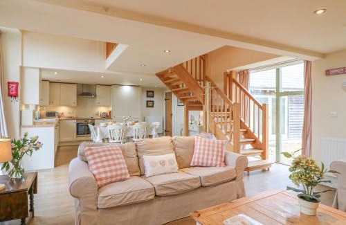 Axminster House | The Apple Barn at Wyke Farm