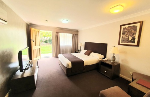Nemingha Hotel | The Aston Motel - Tamworth