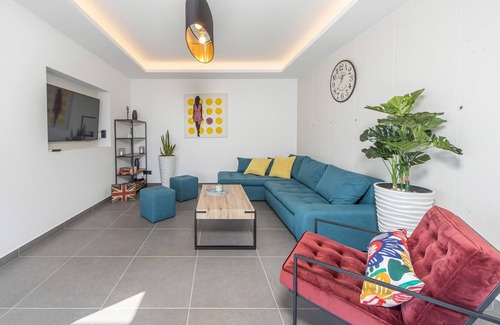 Smrika House | The attractive semi-detached house, which consists of two floors, is located on a hill far from the