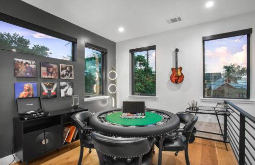 South Lamar Apartment | The ATX South Lamar Creekside Retreat with a pool