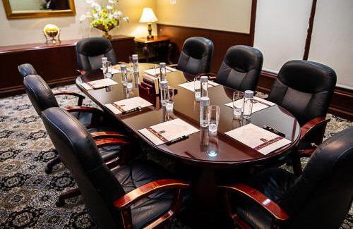 Borough Park Hotel | The Avenue Plaza