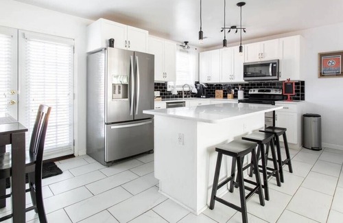 Antioch House | The Axe | Pet Friendly