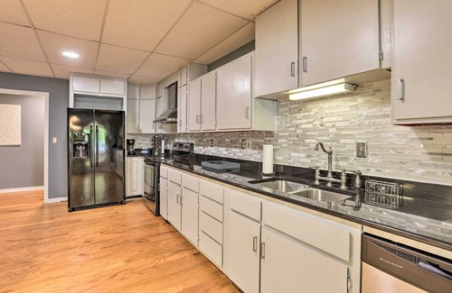 Stemley House | 'The B Haus' Lakefront Retreat w/Boat Ramp!