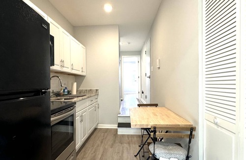 North Philadelphia West Apartment | The Balcony At Brewerytown Philly Philadelphia 1BR/1Bath HVAC,HDTV W/D INUNIT