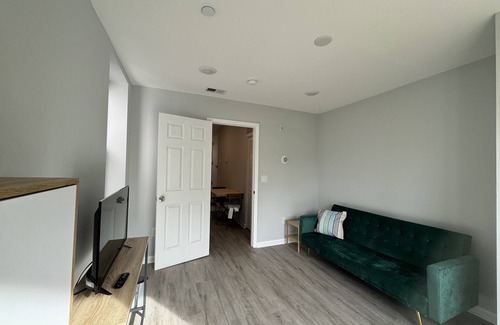 North Philadelphia West Apartment | The Balcony At Brewerytown Philly Philadelphia 1BR/1Bath HVAC,HDTV W/D INUNIT