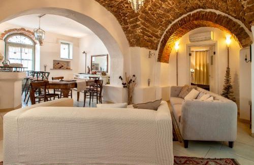 Chiaramonti Apartment | The Bar 2 live in