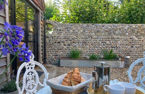 Ford House | The Barn by the beach at The Well House, Climping