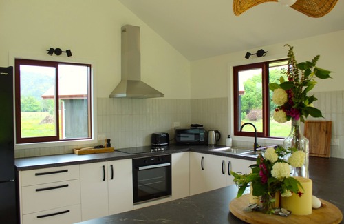 Marahau Hostel | The Barn Cabins & Camp
