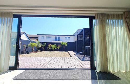 Lancing House | The Beach Hideaway - Lancing