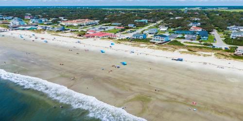 Yaupon Beach Apartment | The Beach House at Oak Island by Carolina Resorts