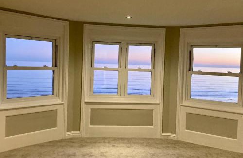 Worthing Apartment | The Beachfront Lookout a Stunning Apartment with Perfect Sea View