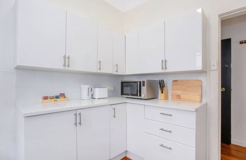 Manly Apartment | The Beachside Retreat + Prime location