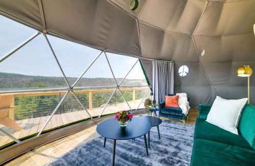 Franklin Apartment | The Bear Dome with Barrel Hot Tub in Franklin!