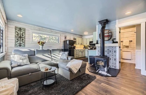 Morrison House | The Bear's Den, Hot Tub Retreat, Family Home