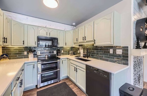 Morrison House | The Bear's Den, Hot Tub Retreat, Family Home