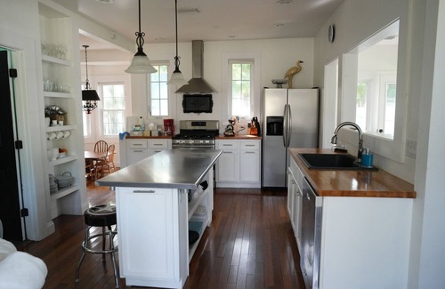 River District House | The Beautiful House 6/4.5 w/detached residence, Pets+ SUN & FUN, CLOSE TO BEACH