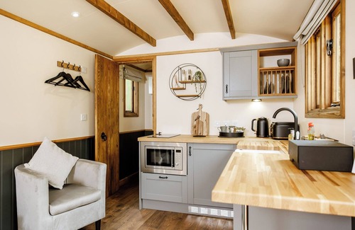 Ladbroke Hotel | The Bell Inn