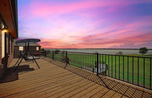 Rockwall House | The Best of Lakeside Living - Luxury at its Finest