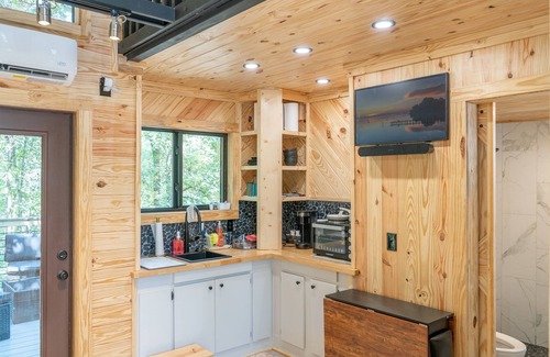 Pheba House | The Birdhouse | Tree house | Cozy & Peaceful Near MSU