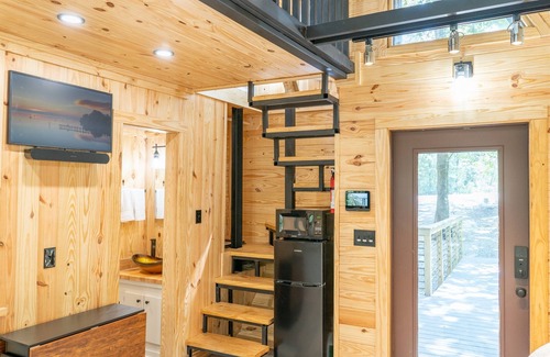 Pheba House | The Birdhouse | Tree house | Cozy & Peaceful Near MSU