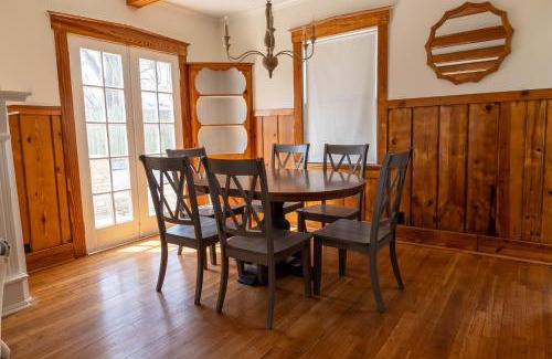 Augusta House | The Blake Cottage by StayLage