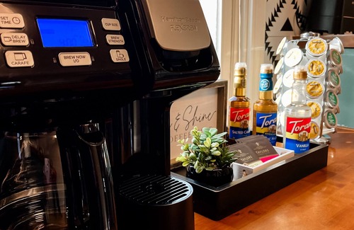 Bloomington House | The Blue Door Bungalow - Central & Walkable to Downtown & Indiana University