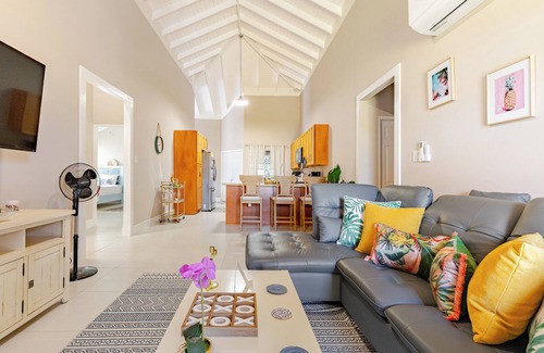 Boscobel House | The Blue Jade - 2BDRM with WiFi, AC, Hotwater & security