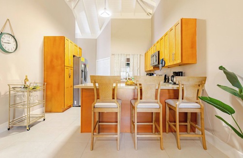 Boscobel House | The Blue Jade - 2BDRM with WiFi, AC, Hotwater & security